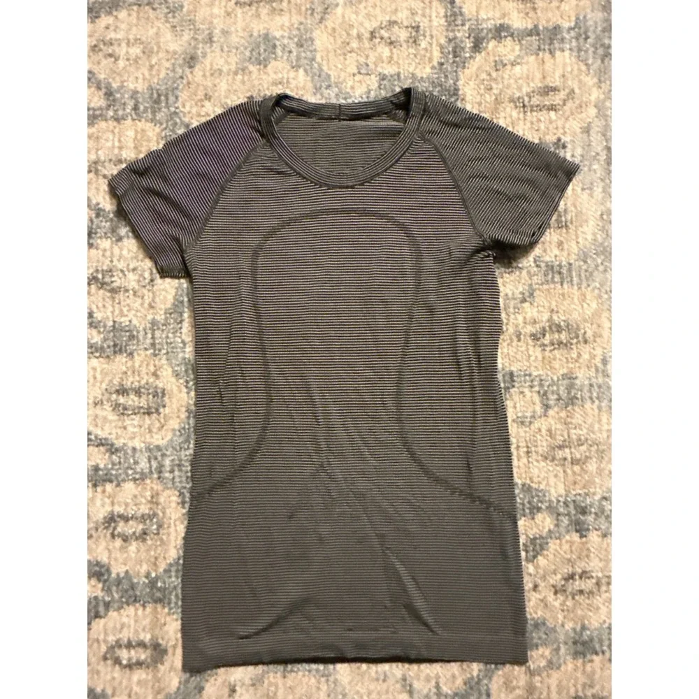 Lululemon Swiftly Tech Short Sleeve Tempo Stripe Black White Size 6